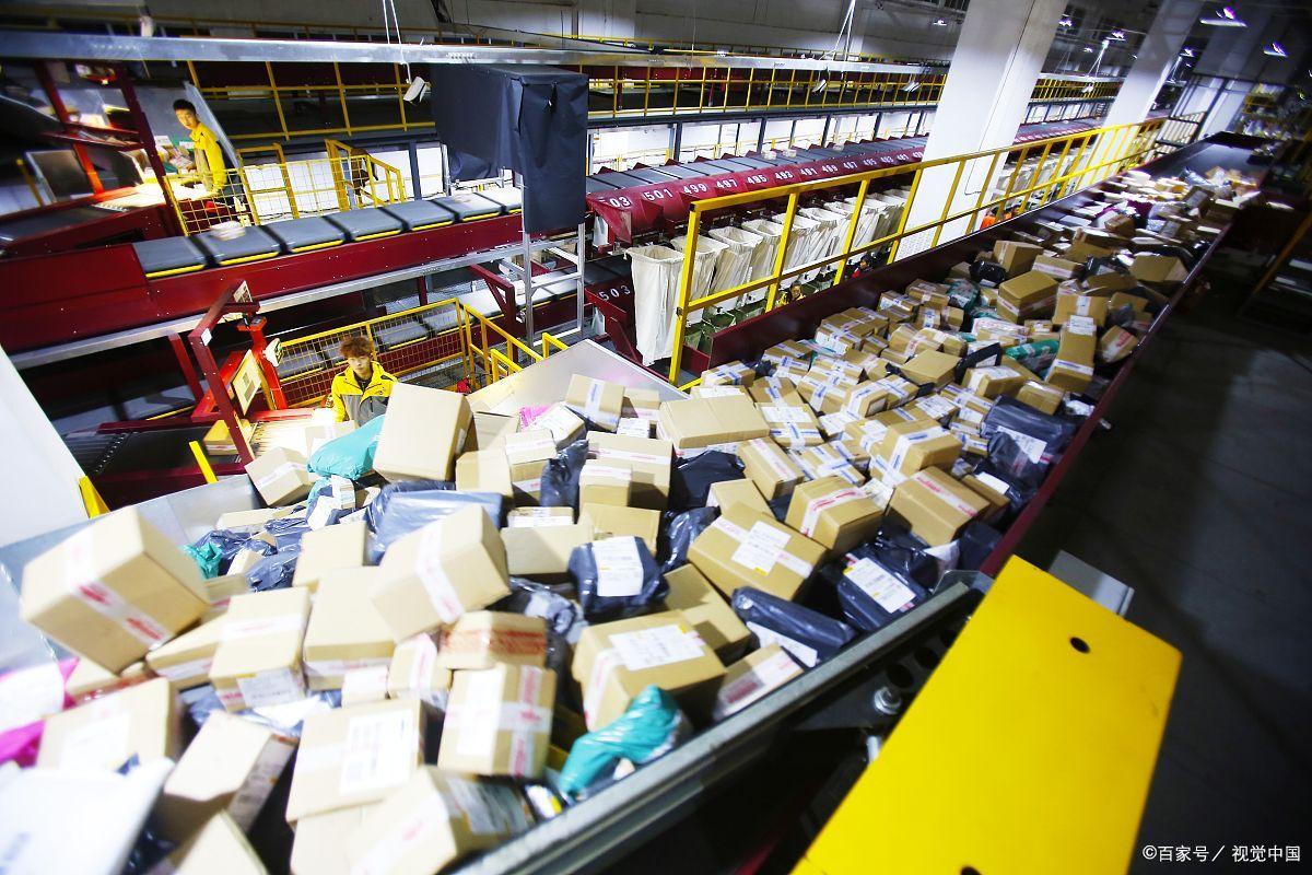 What has the courier experienced in the sorting center?(图1)