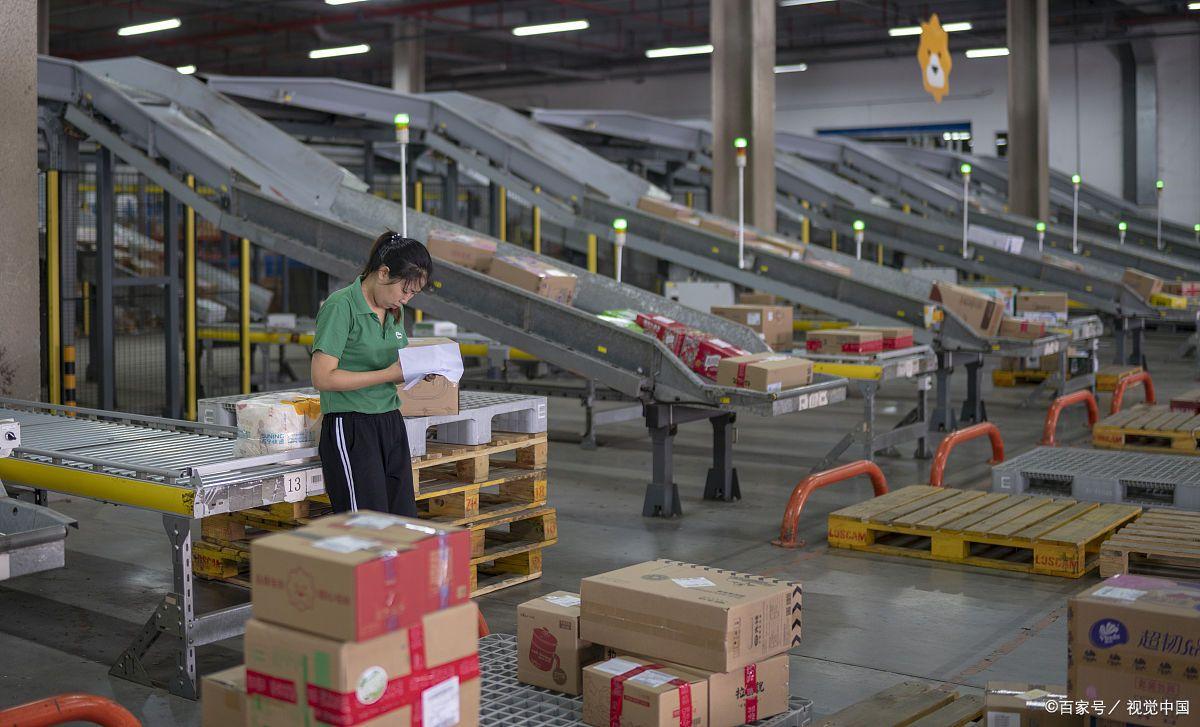 What has the courier experienced in the sorting center?(图6)